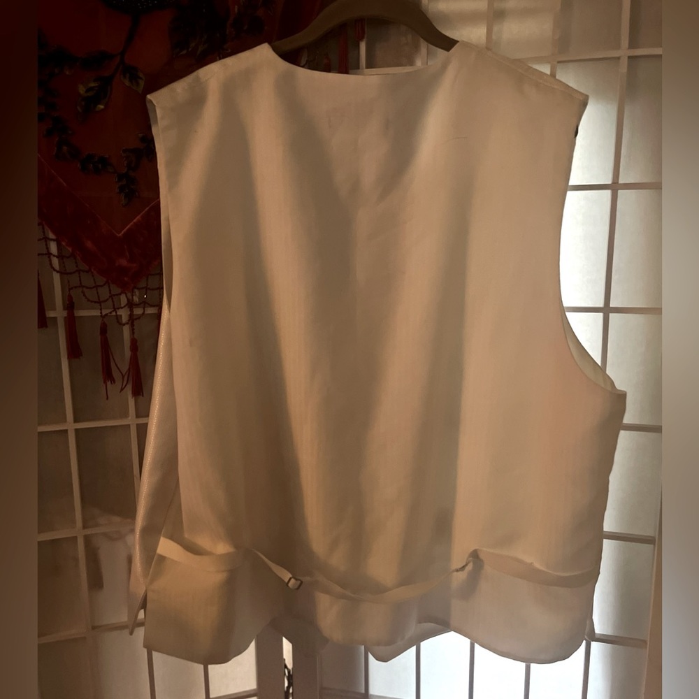 Sweet Men’s Suit Vest! - Versatile Piece to Build Your Wardrobe - Picture 2 of 3